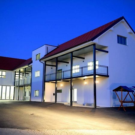 Hostel Ormoz Ngoại thất bức ảnh