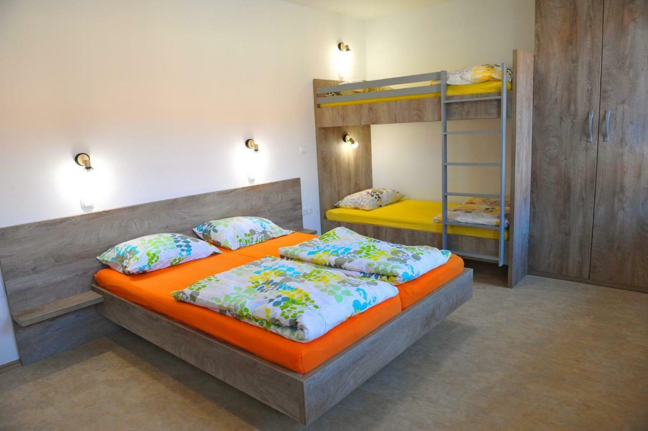 Hostel Ormoz Ngoại thất bức ảnh