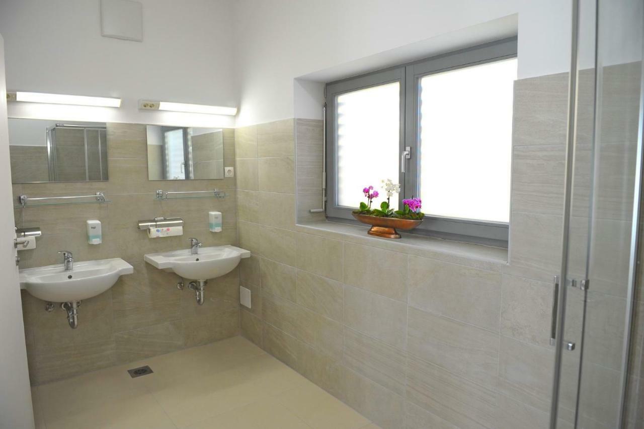 Hostel Ormoz Ngoại thất bức ảnh
