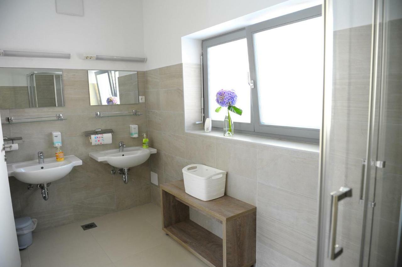 Hostel Ormoz Ngoại thất bức ảnh
